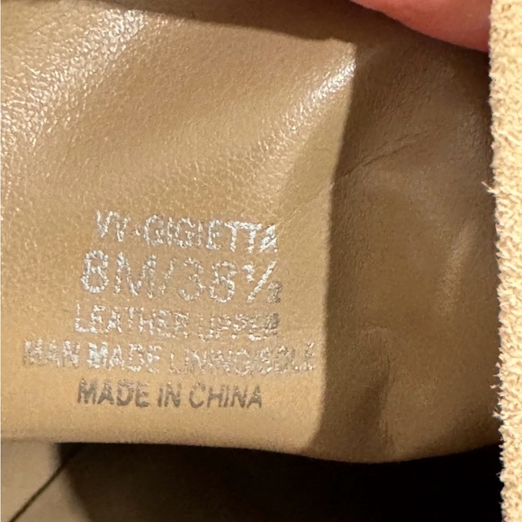 Vince Camuto camel booties! EUC! Size 8 - Picture 3 of 9